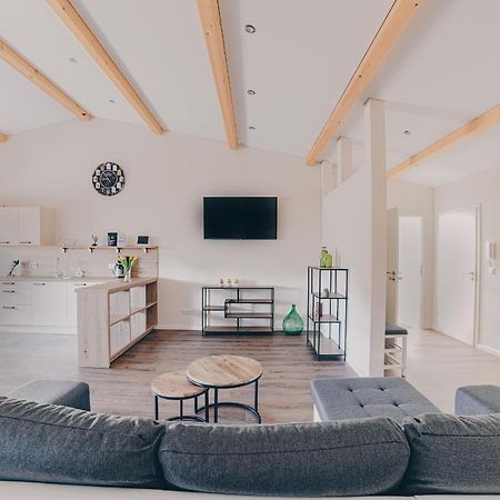 Grosse Ferienwohnung Mit Balkon Und Perfekter Lage Eggenthal Bagian luar foto