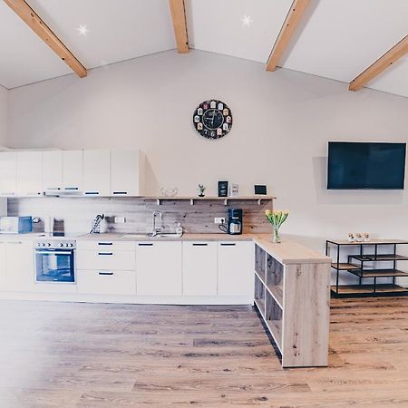 Grosse Ferienwohnung Mit Balkon Und Perfekter Lage Eggenthal Bagian luar foto