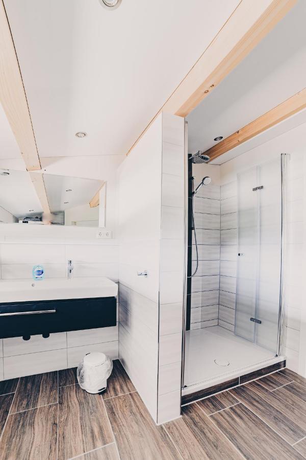 Grosse Ferienwohnung Mit Balkon Und Perfekter Lage Eggenthal Bagian luar foto