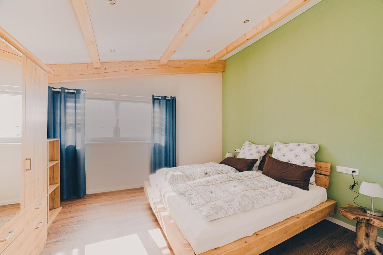 Grosse Ferienwohnung Mit Balkon Und Perfekter Lage Eggenthal Bagian luar foto