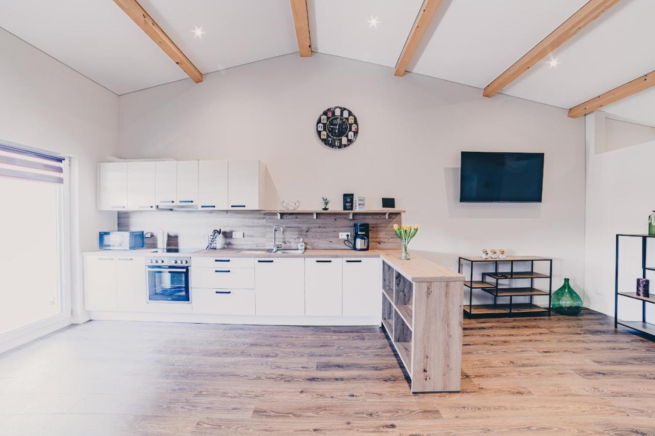 Grosse Ferienwohnung Mit Balkon Und Perfekter Lage Eggenthal Bagian luar foto