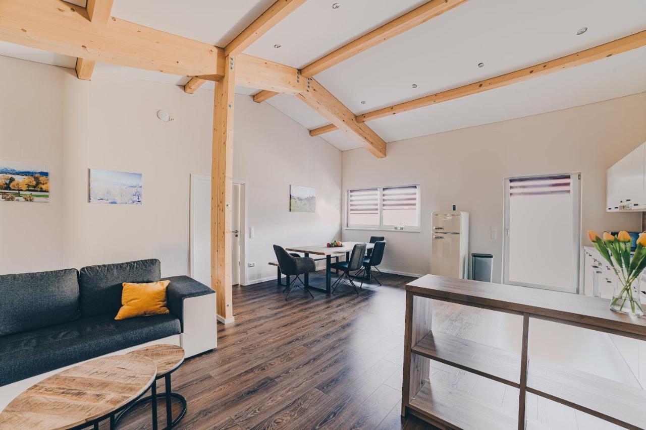 Grosse Ferienwohnung Mit Balkon Und Perfekter Lage Eggenthal Bagian luar foto
